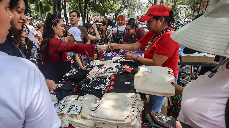 BTS Concierto Tianguis de Merch no oficial
